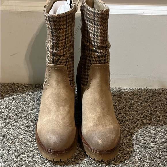 Muk Luks Brown Houndstooth Heeled Boots - Picture 2 of 3
